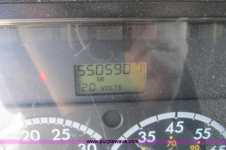 image for item F4771 2005 Freightliner Columbia semi truck