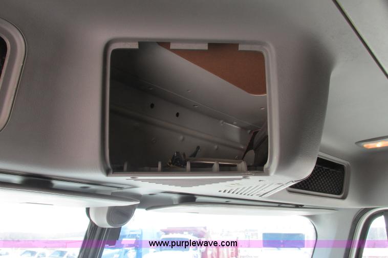 image for item F4771 2005 Freightliner Columbia semi truck