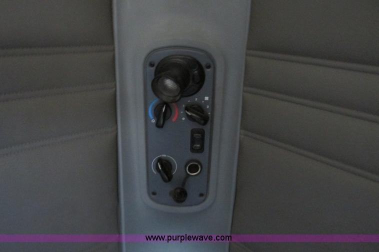 image for item F4771 2005 Freightliner Columbia semi truck