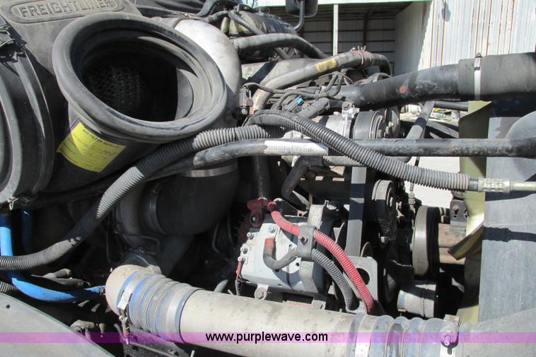 image for item F4771 2005 Freightliner Columbia semi truck