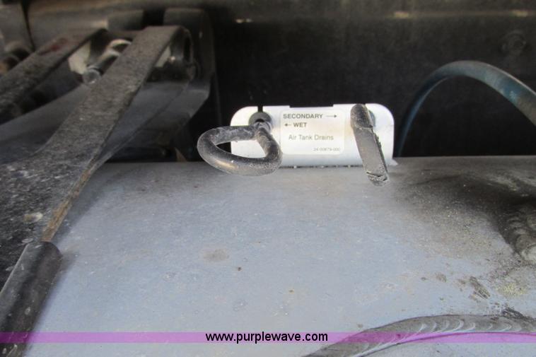 image for item F4771 2005 Freightliner Columbia semi truck