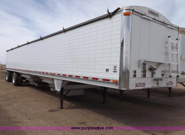 image for item F6469 2009 Wilson Pace Setter grain trailer