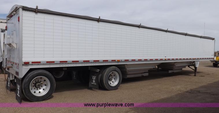 image for item F6469 2009 Wilson Pace Setter grain trailer