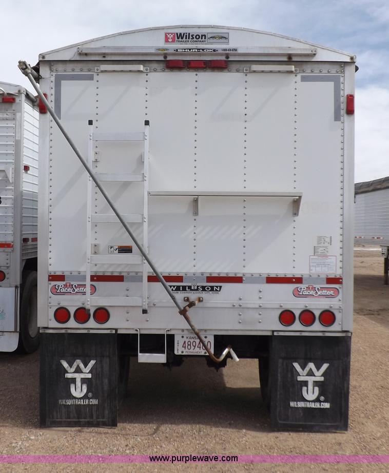 image for item F6469 2009 Wilson Pace Setter grain trailer