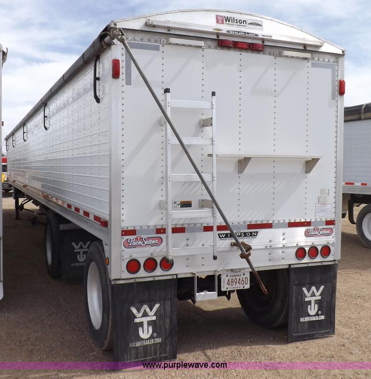 image for item F6469 2009 Wilson Pace Setter grain trailer