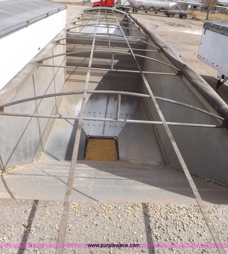 image for item F6469 2009 Wilson Pace Setter grain trailer