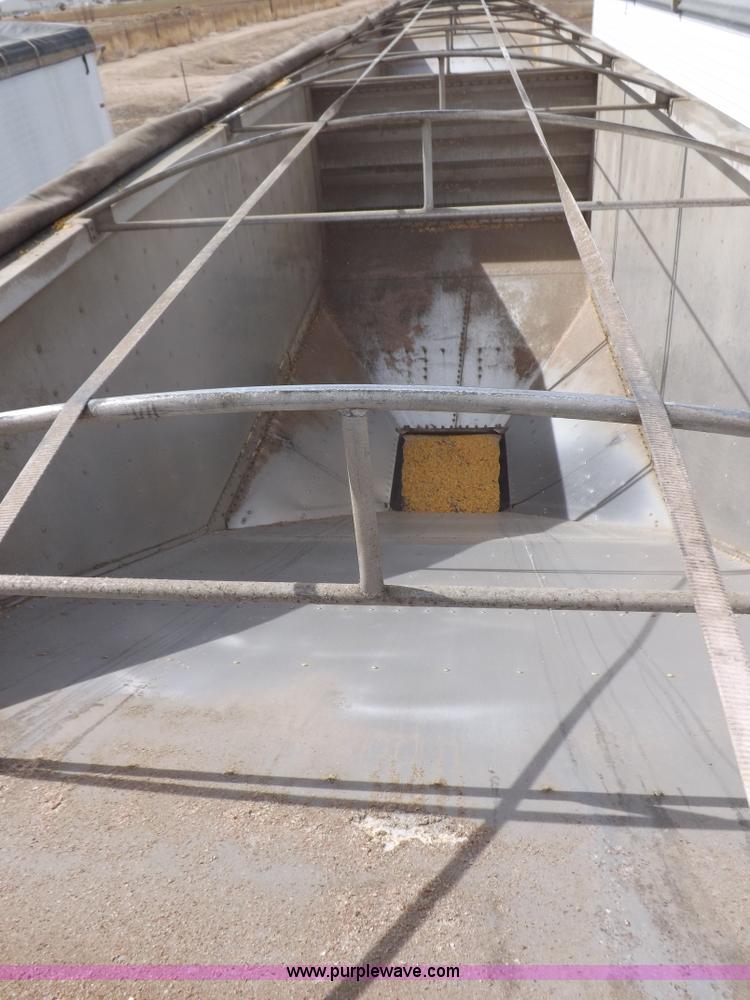 image for item F6469 2009 Wilson Pace Setter grain trailer