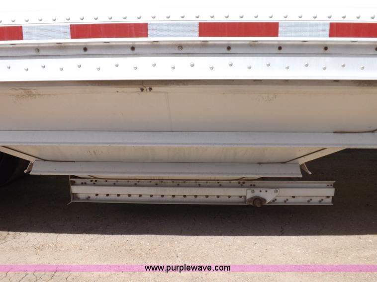 image for item F6469 2009 Wilson Pace Setter grain trailer