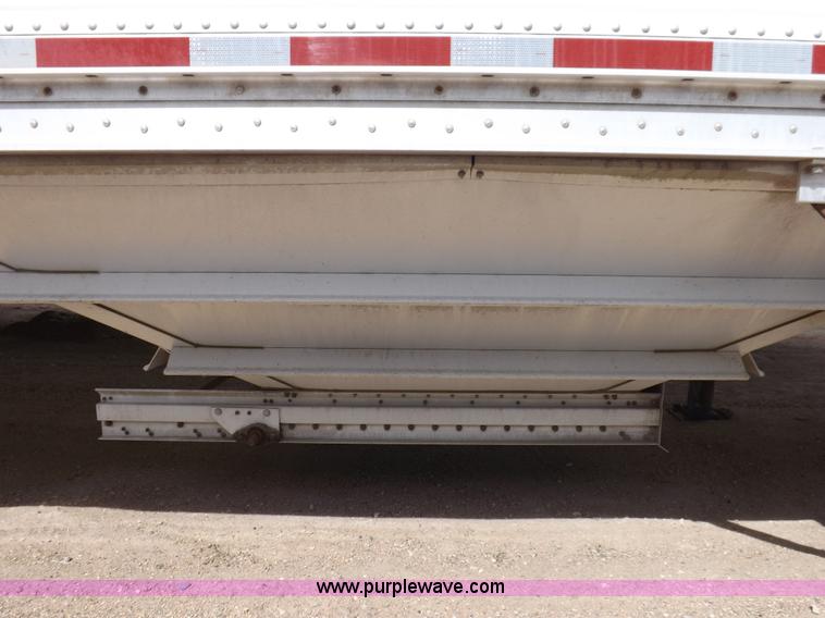 image for item F6469 2009 Wilson Pace Setter grain trailer