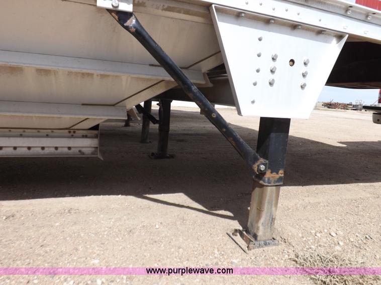 image for item F6469 2009 Wilson Pace Setter grain trailer