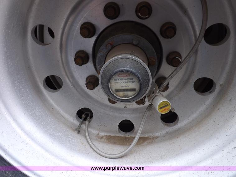 image for item F6469 2009 Wilson Pace Setter grain trailer