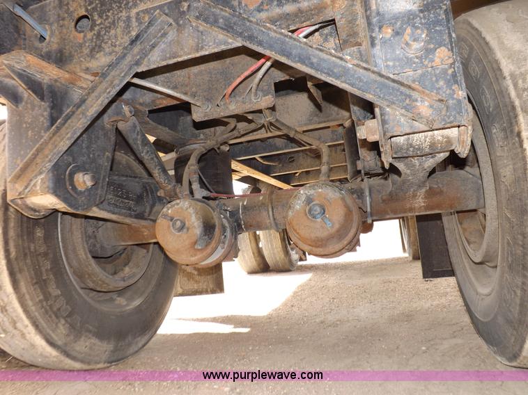 image for item F6469 2009 Wilson Pace Setter grain trailer