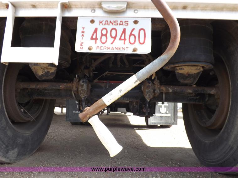 image for item F6469 2009 Wilson Pace Setter grain trailer