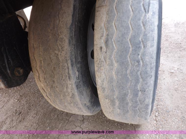 image for item F6469 2009 Wilson Pace Setter grain trailer