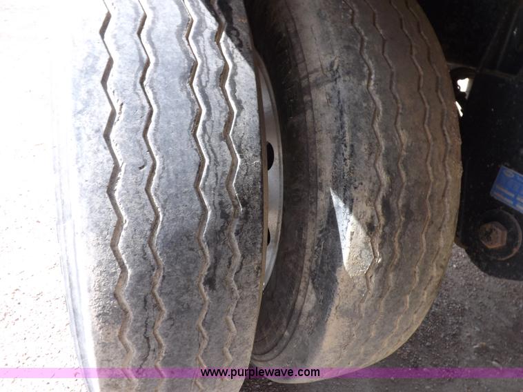 image for item F6469 2009 Wilson Pace Setter grain trailer