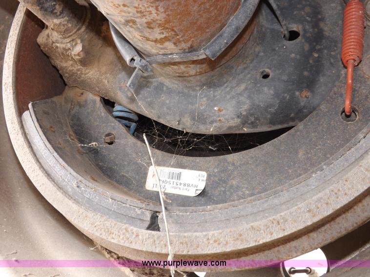 image for item F6469 2009 Wilson Pace Setter grain trailer