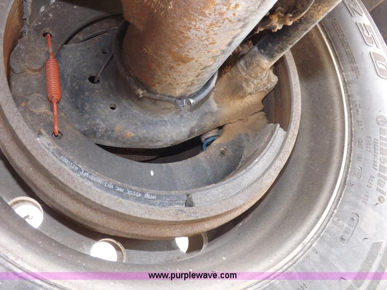 image for item F6469 2009 Wilson Pace Setter grain trailer