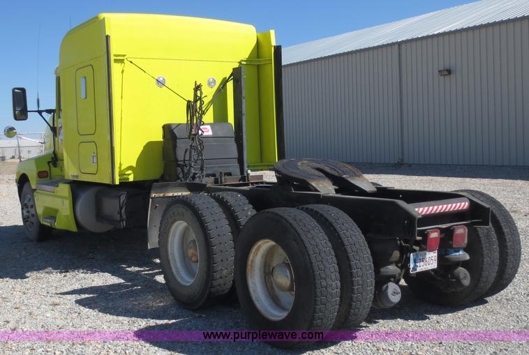 image for item F6593 1996 Kenworth T600 semi truck