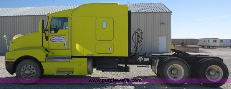 image for item F6593 1996 Kenworth T600 semi truck