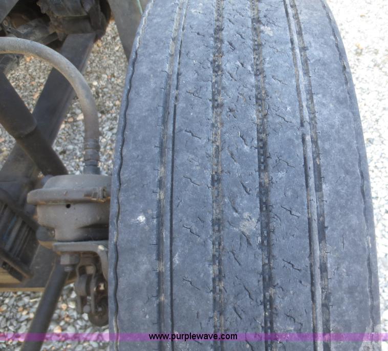 image for item F6593 1996 Kenworth T600 semi truck