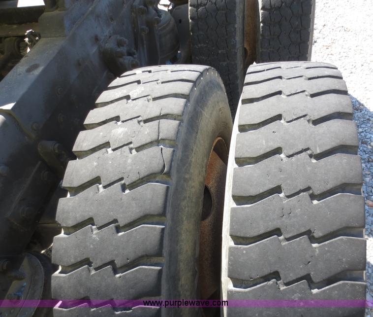 image for item F6593 1996 Kenworth T600 semi truck