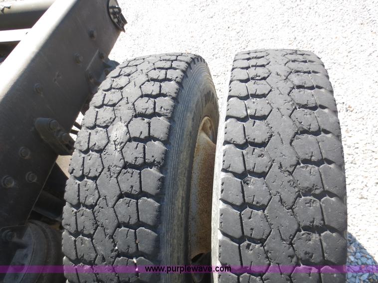 image for item F6593 1996 Kenworth T600 semi truck