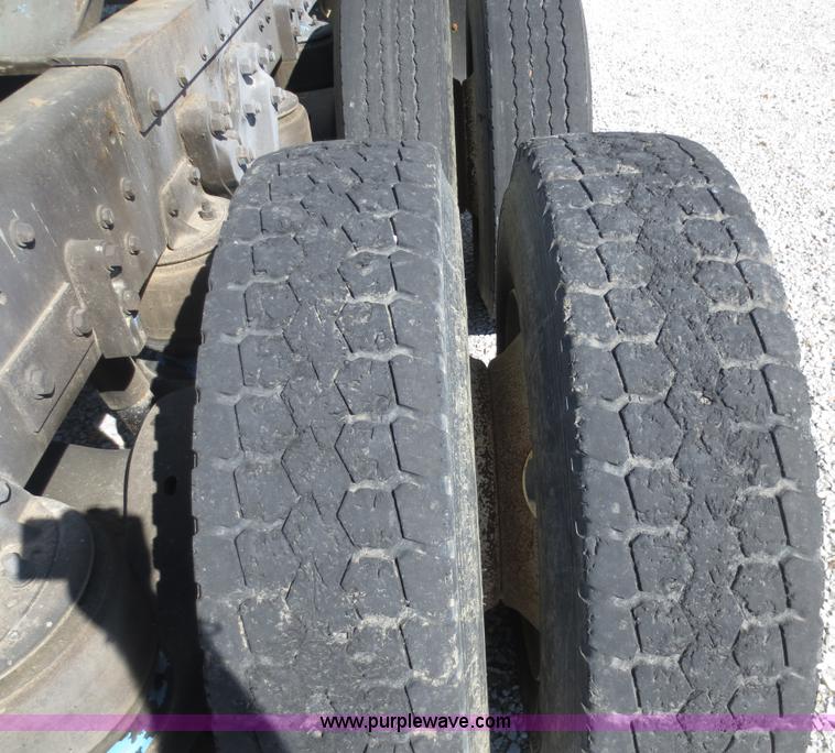 image for item F6593 1996 Kenworth T600 semi truck