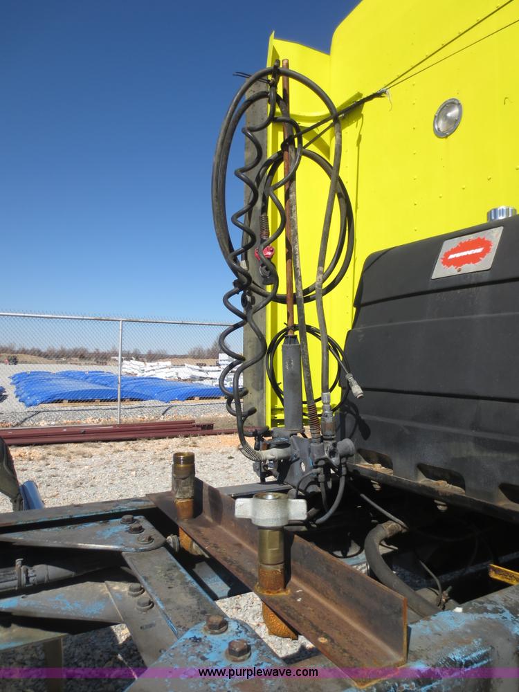 image for item F6593 1996 Kenworth T600 semi truck