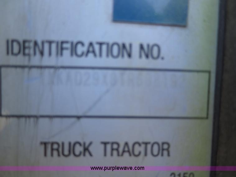 image for item F6593 1996 Kenworth T600 semi truck