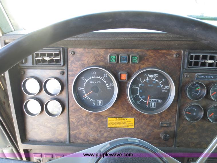 image for item F6593 1996 Kenworth T600 semi truck