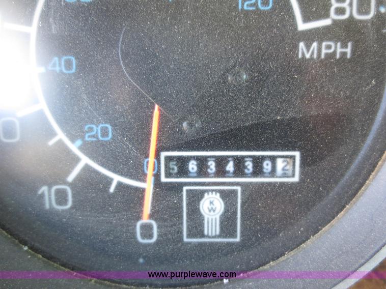 image for item F6593 1996 Kenworth T600 semi truck