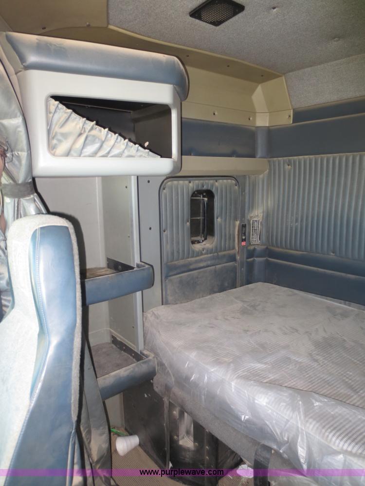 image for item F6593 1996 Kenworth T600 semi truck