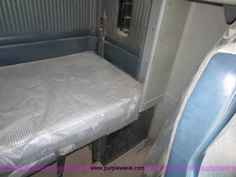 image for item F6593 1996 Kenworth T600 semi truck