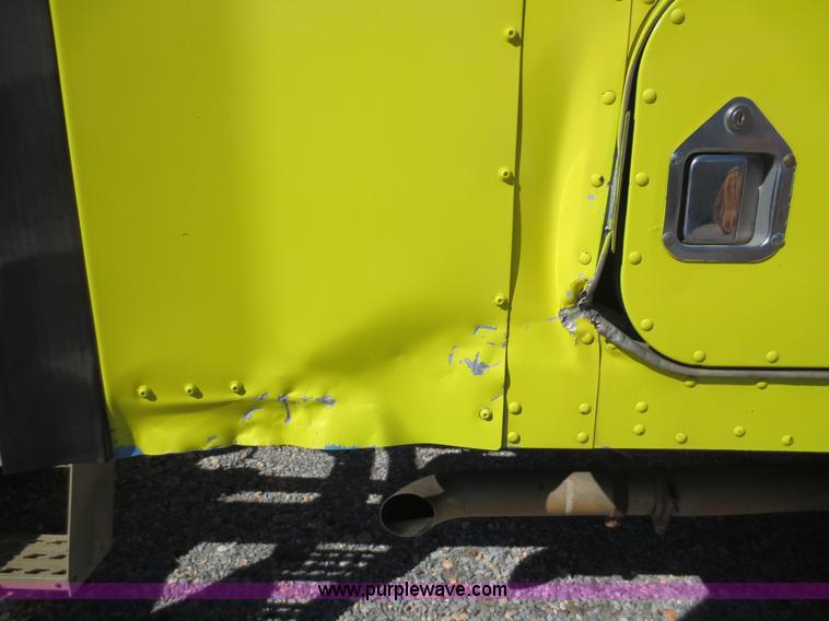 image for item F6593 1996 Kenworth T600 semi truck