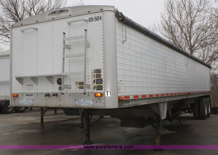 image for item G5263 1996 Wilson Pace Setter grain trailer