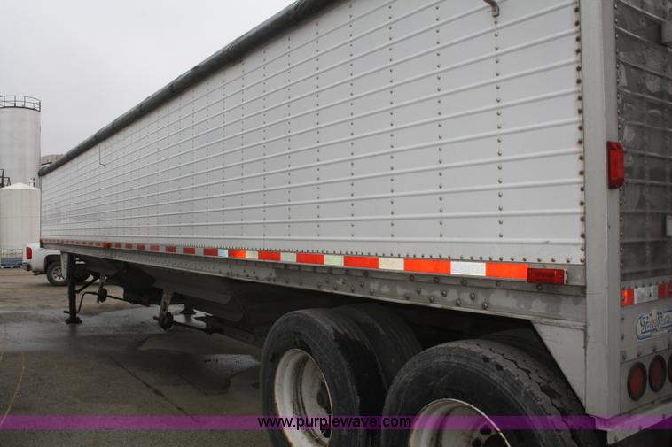 image for item G5263 1996 Wilson Pace Setter grain trailer