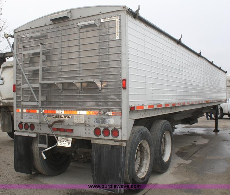 image for item G5263 1996 Wilson Pace Setter grain trailer