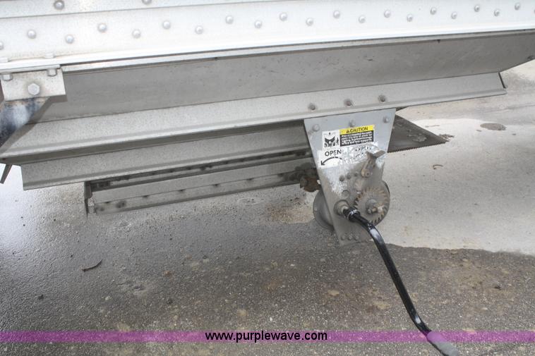 image for item G5263 1996 Wilson Pace Setter grain trailer