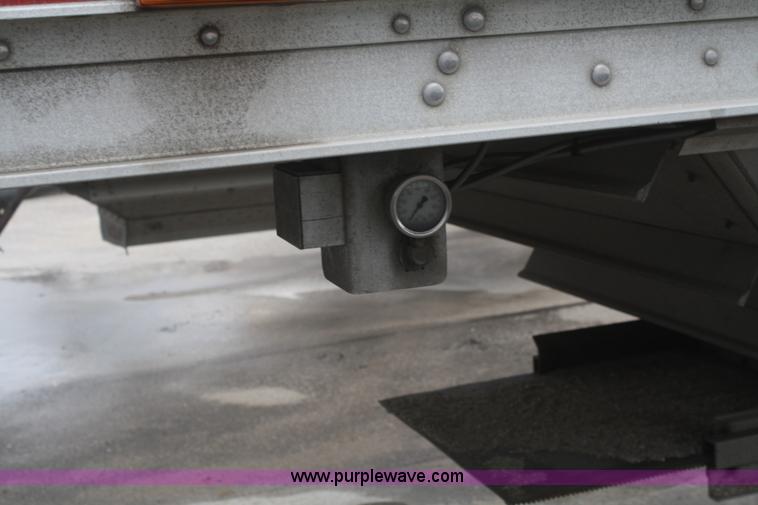 image for item G5263 1996 Wilson Pace Setter grain trailer