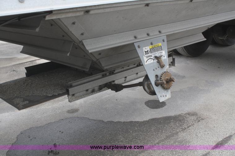 image for item G5263 1996 Wilson Pace Setter grain trailer