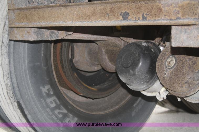 image for item G5263 1996 Wilson Pace Setter grain trailer