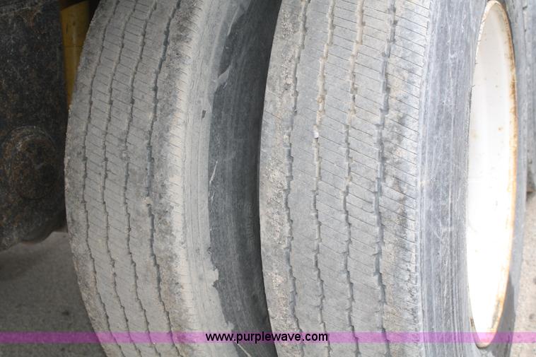 image for item G5263 1996 Wilson Pace Setter grain trailer