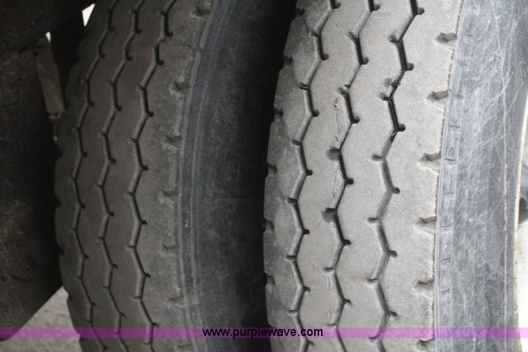 image for item G5263 1996 Wilson Pace Setter grain trailer