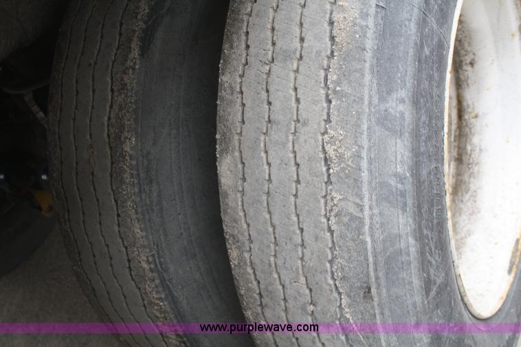 image for item G5263 1996 Wilson Pace Setter grain trailer