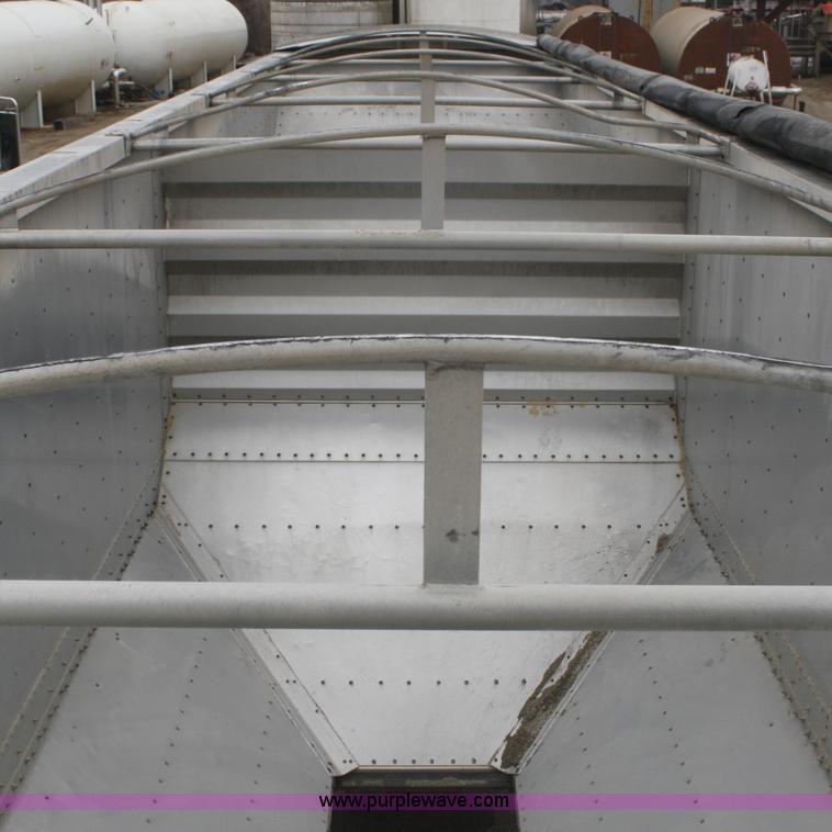 image for item G5263 1996 Wilson Pace Setter grain trailer