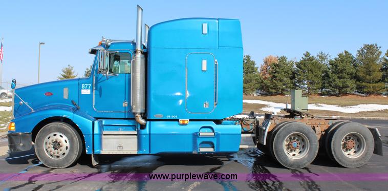 image for item G5319 1998 Peterbilt 377 semi truck