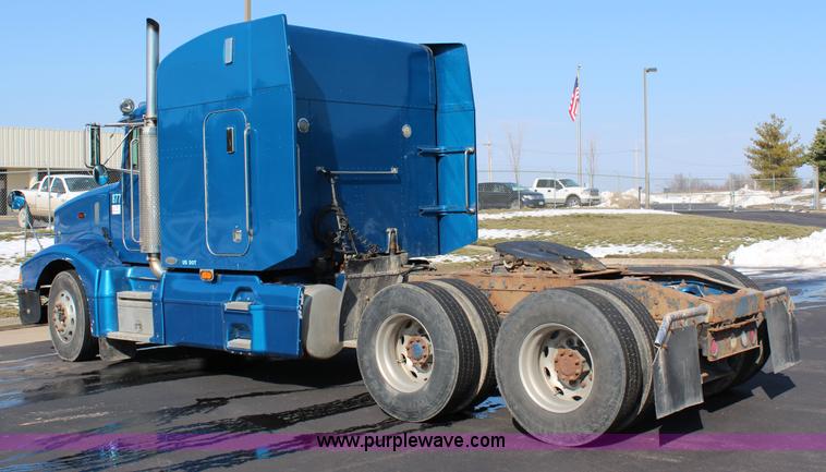 image for item G5319 1998 Peterbilt 377 semi truck