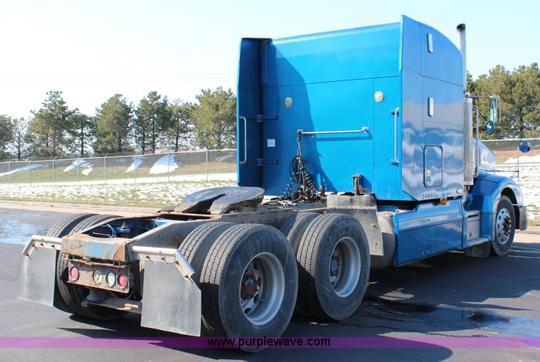 image for item G5319 1998 Peterbilt 377 semi truck