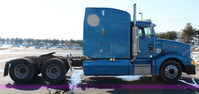 image for item G5319 1998 Peterbilt 377 semi truck