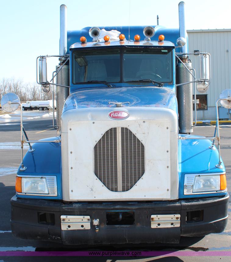image for item G5319 1998 Peterbilt 377 semi truck